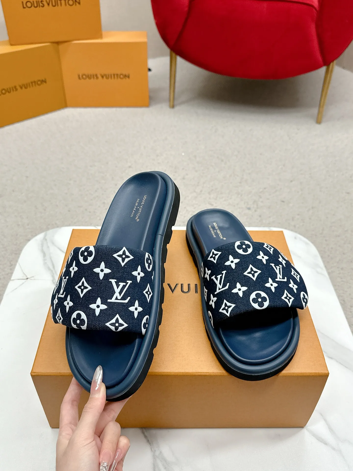 👟👟Ex-factory price 420👟👟 LV Louis Vuitton Full of high-end feel! A popular model among bloggers at home and abroad, it’s retro and fashionable and looks amazing on your feet! Mainly recommended model on the official website★ ━━━━━ ЅᏇєєt ━━━━━ ▪️Upper: original calfskin ➕5D printing process ▪️Inner: imported mixed sheepskin ▪️Outsole: original molded foam outsole ▪️Size: Female 35-40 Men's 39-44 (women's 41 men's 45)